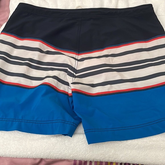 Tommy Hilfiger men’s bathing suit size xxl. Snap Velcro waist with drawstring. - Picture 8 of 9